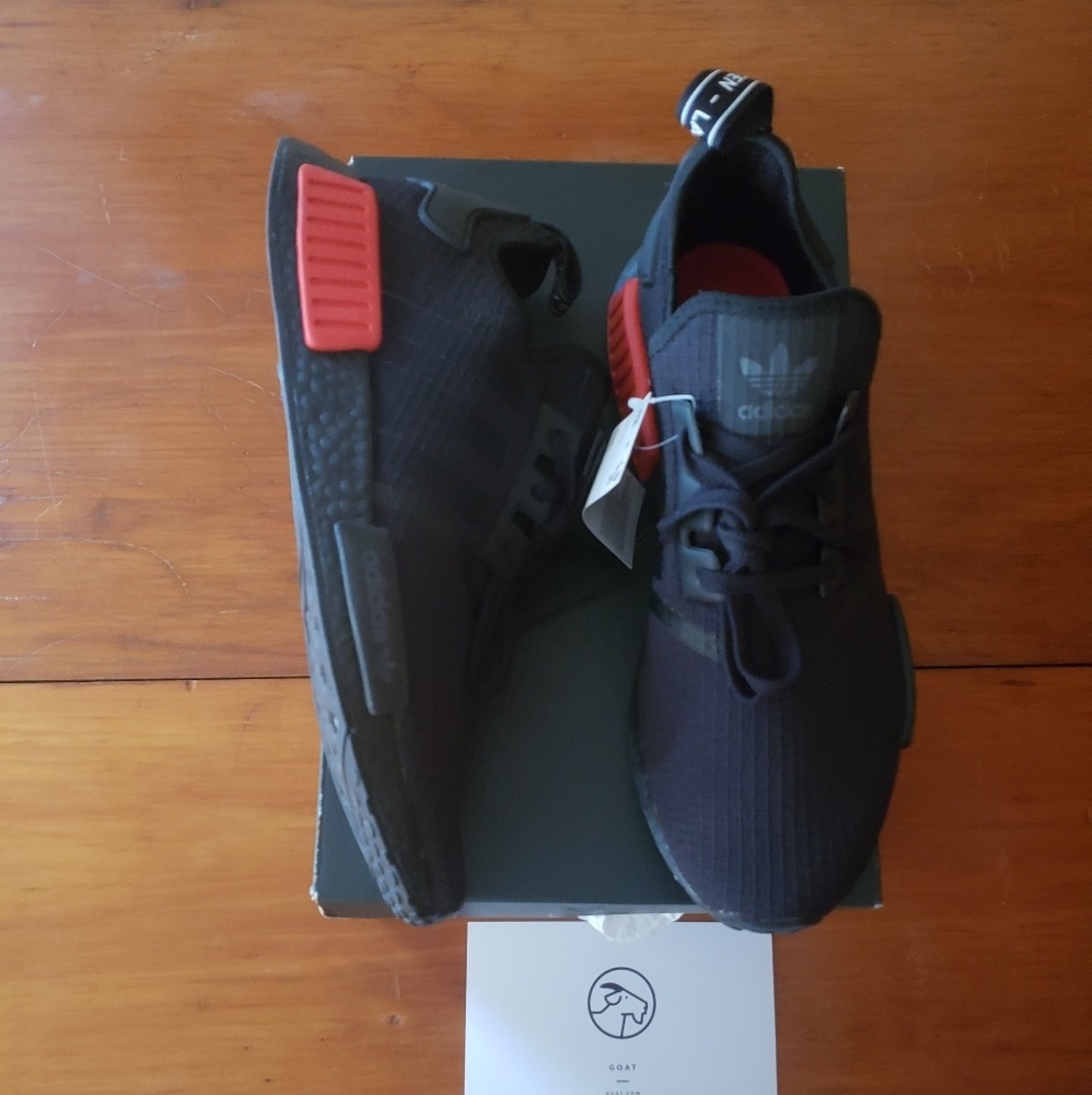 🔥 Adidas  NMD R1 BOOST